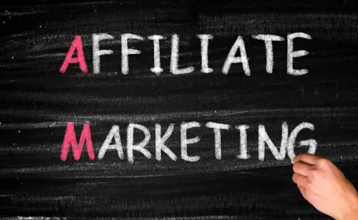 How To Make 100 Dollars A Day as a Student   Affiliate marketing